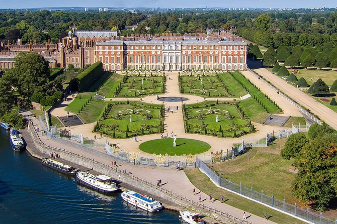 Windsor & Hampton Court Executive Vehicle Private Tour with Pass - Small details that make the day run better